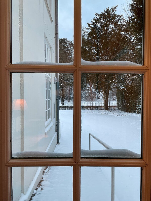 sneeuwtegenhetraam.jpg